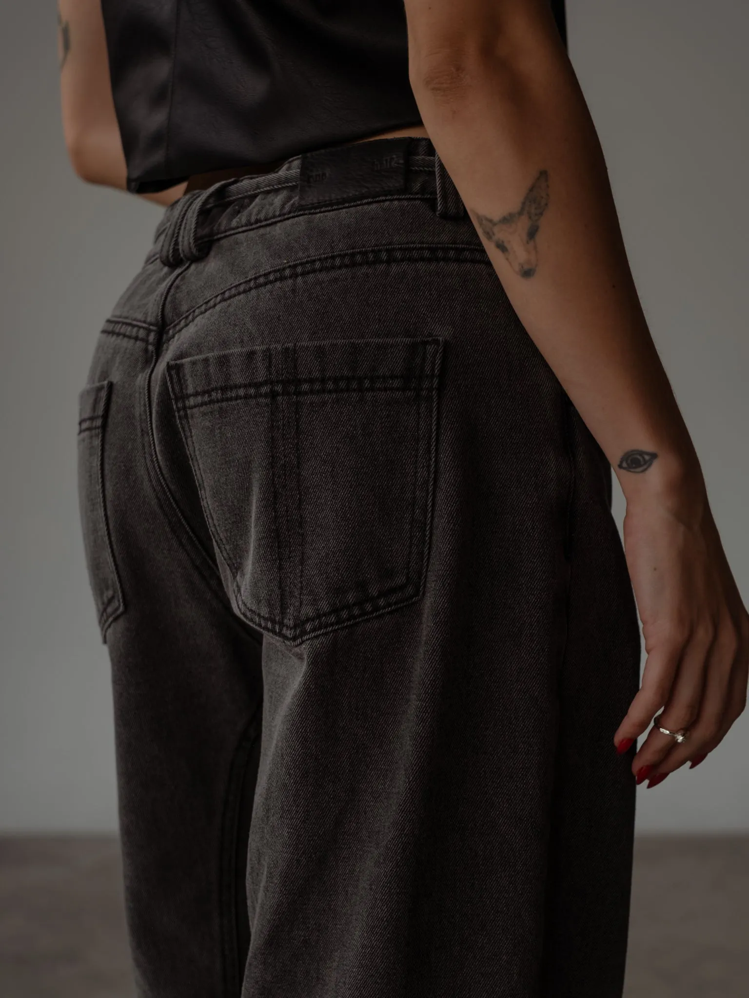BARREL LEG JEAN - BLACK VINTAGE