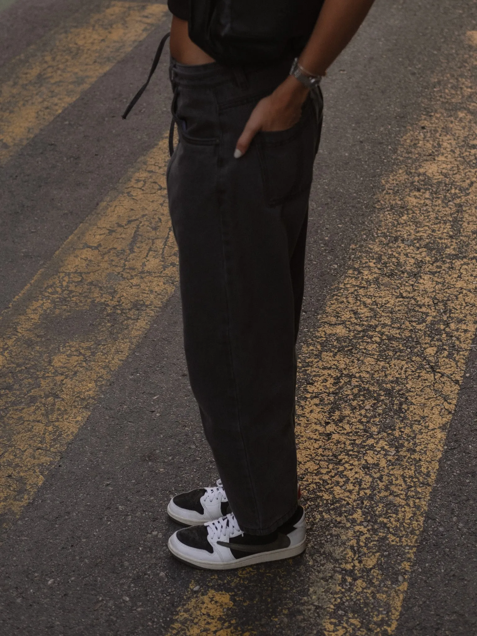 BARREL LEG JEAN - BLACK VINTAGE