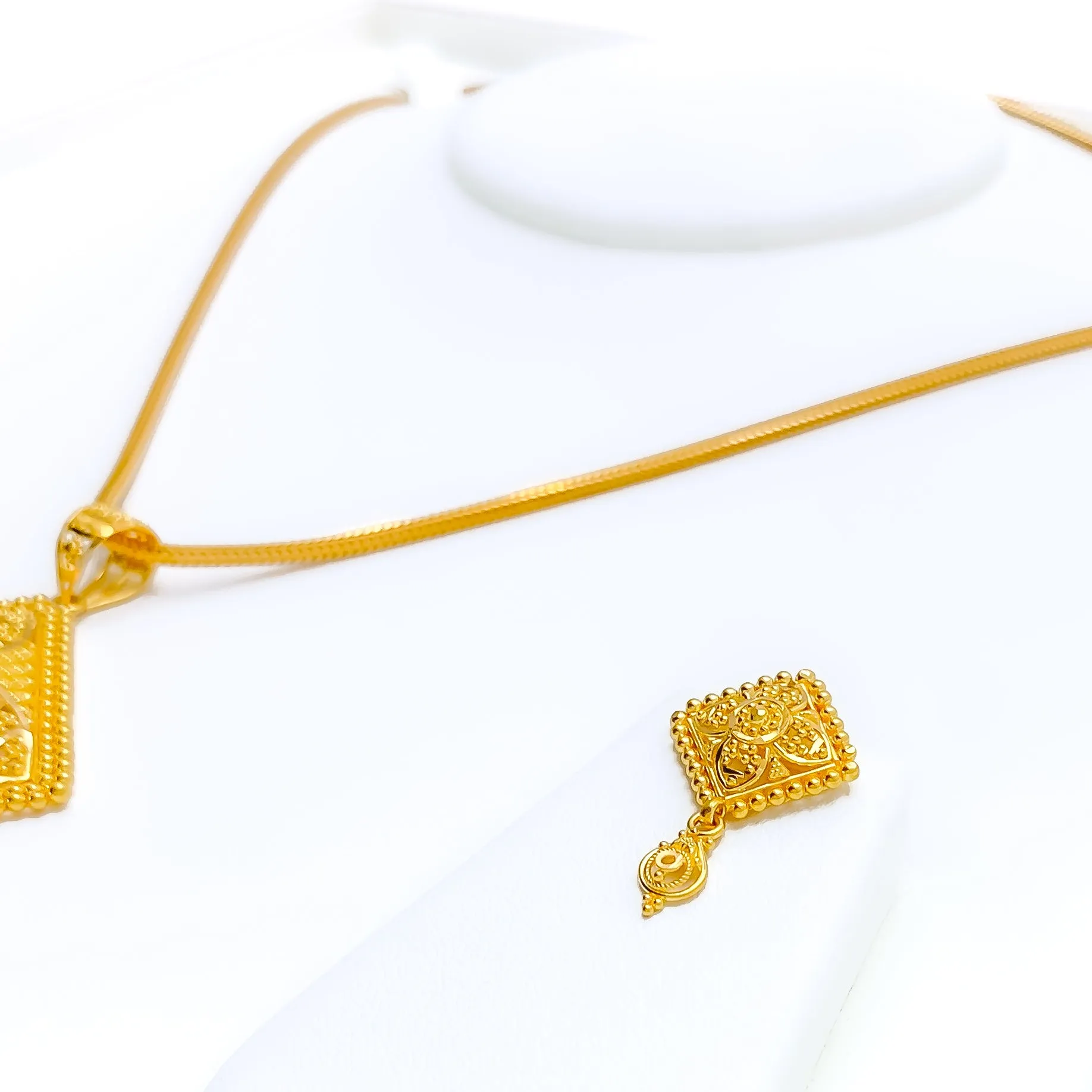Beaded Striped Flower 22k Gold Pendant Set