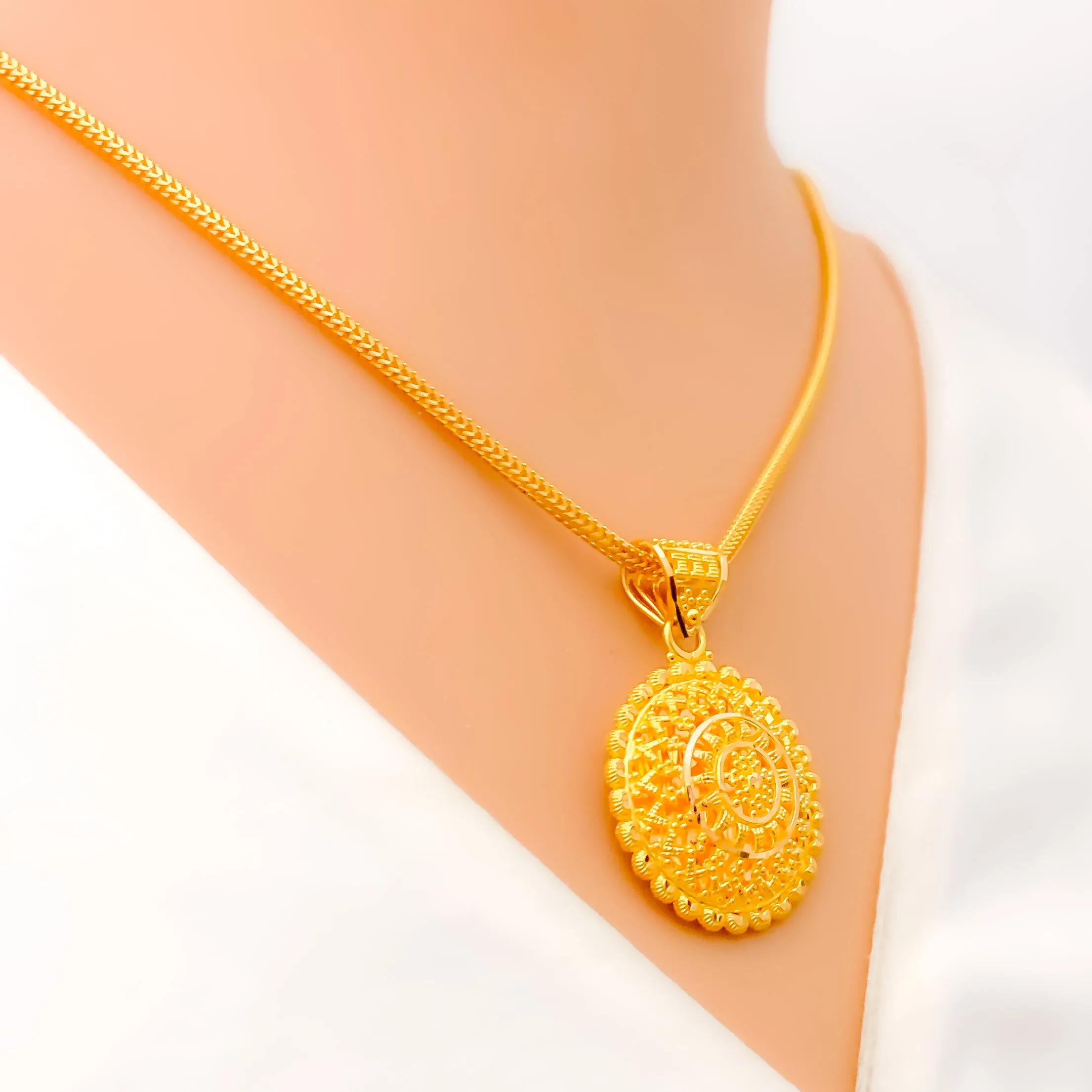 Charming Polished 22k Gold Pendant Set