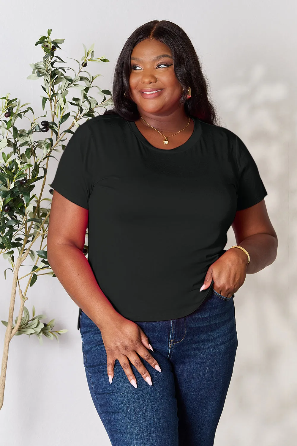 Classic Round Neck Short Sleeve Basic Solid Color T-Shirt
