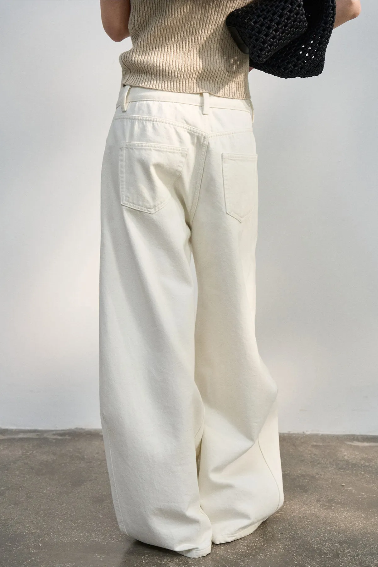 Cotton blend arc-shape relaxed fit jean