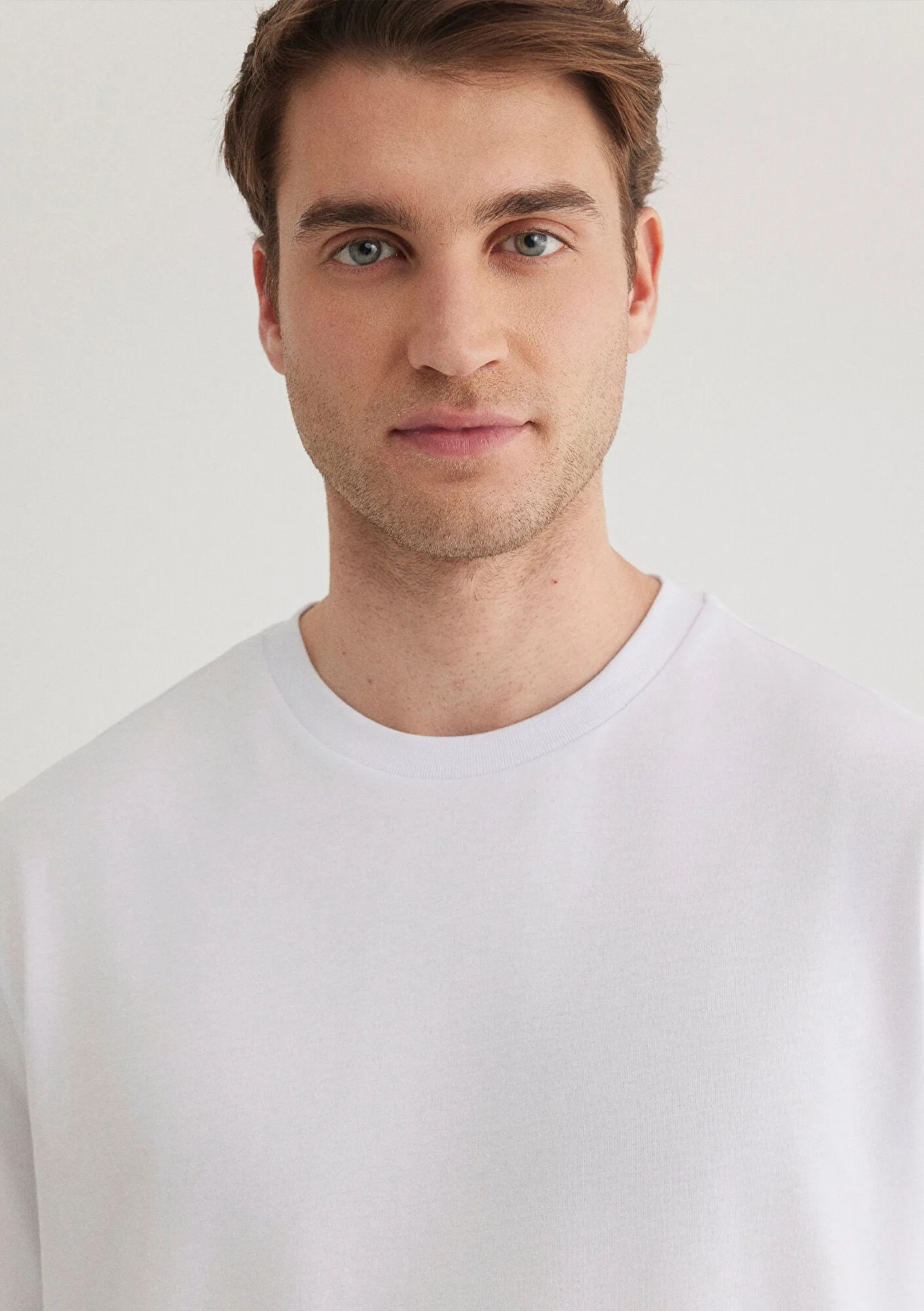Crew Neck White Basic T-Shirt