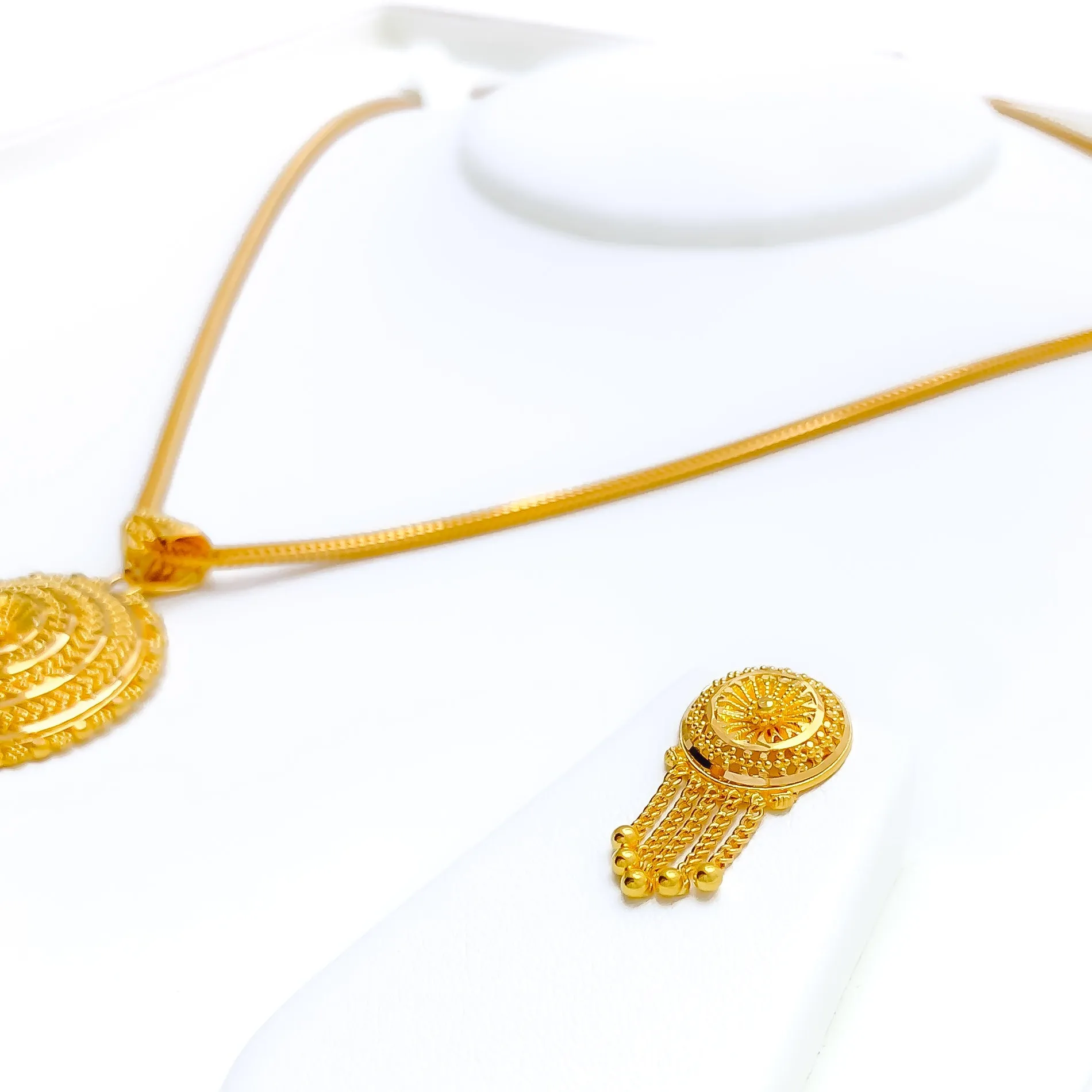 Delightful Detailed Floral 22k Gold Pendant Set