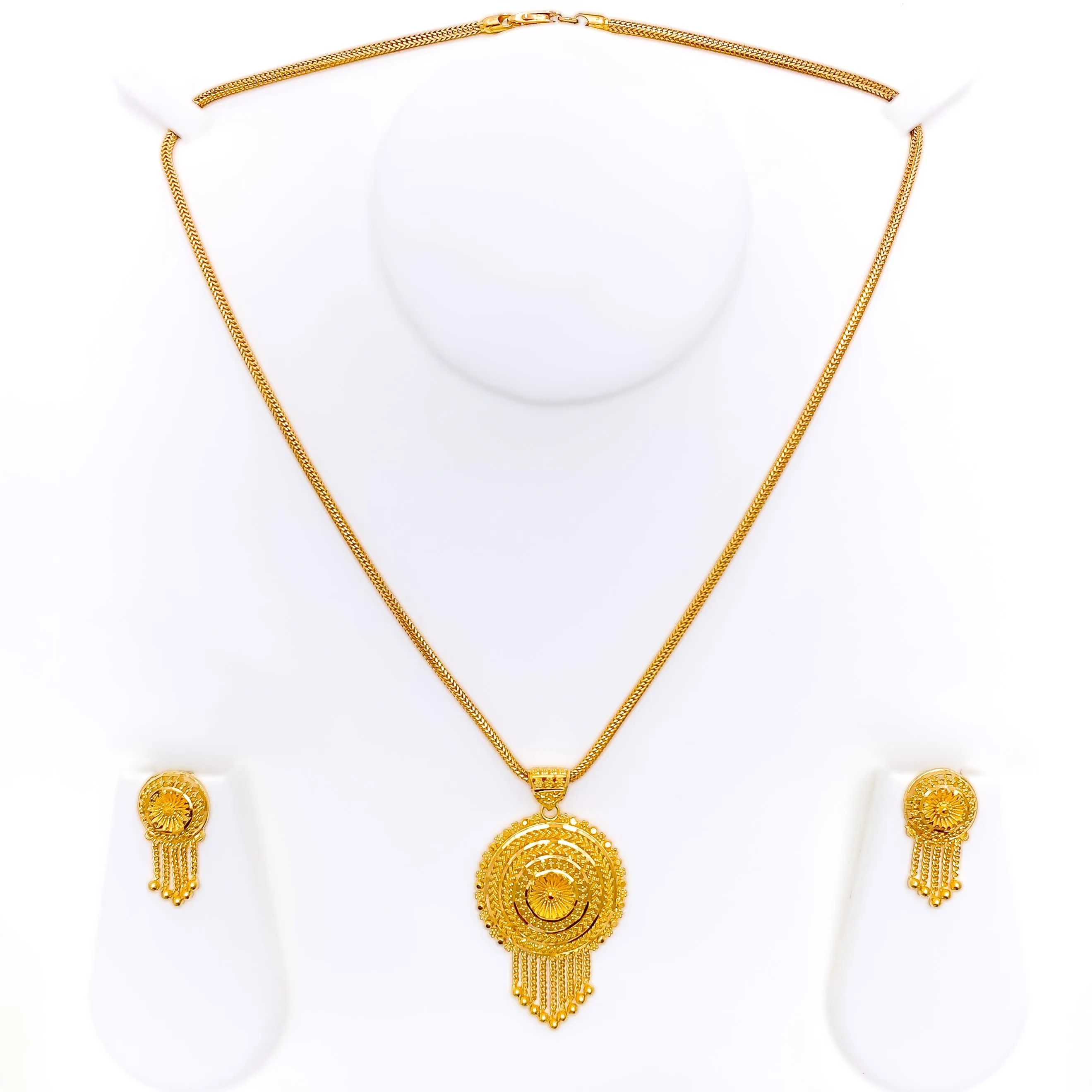 Delightful Detailed Floral 22k Gold Pendant Set