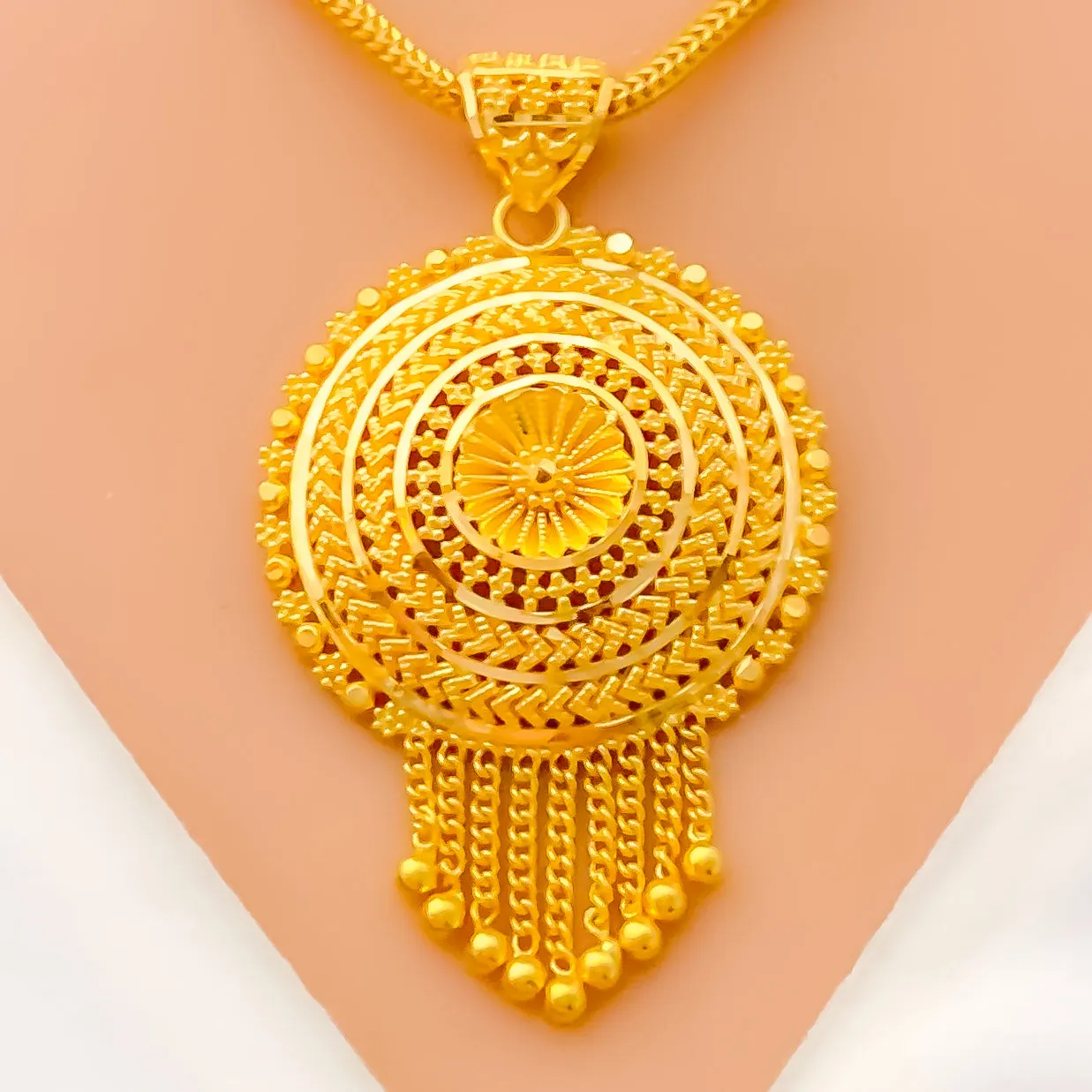 Delightful Detailed Floral 22k Gold Pendant Set