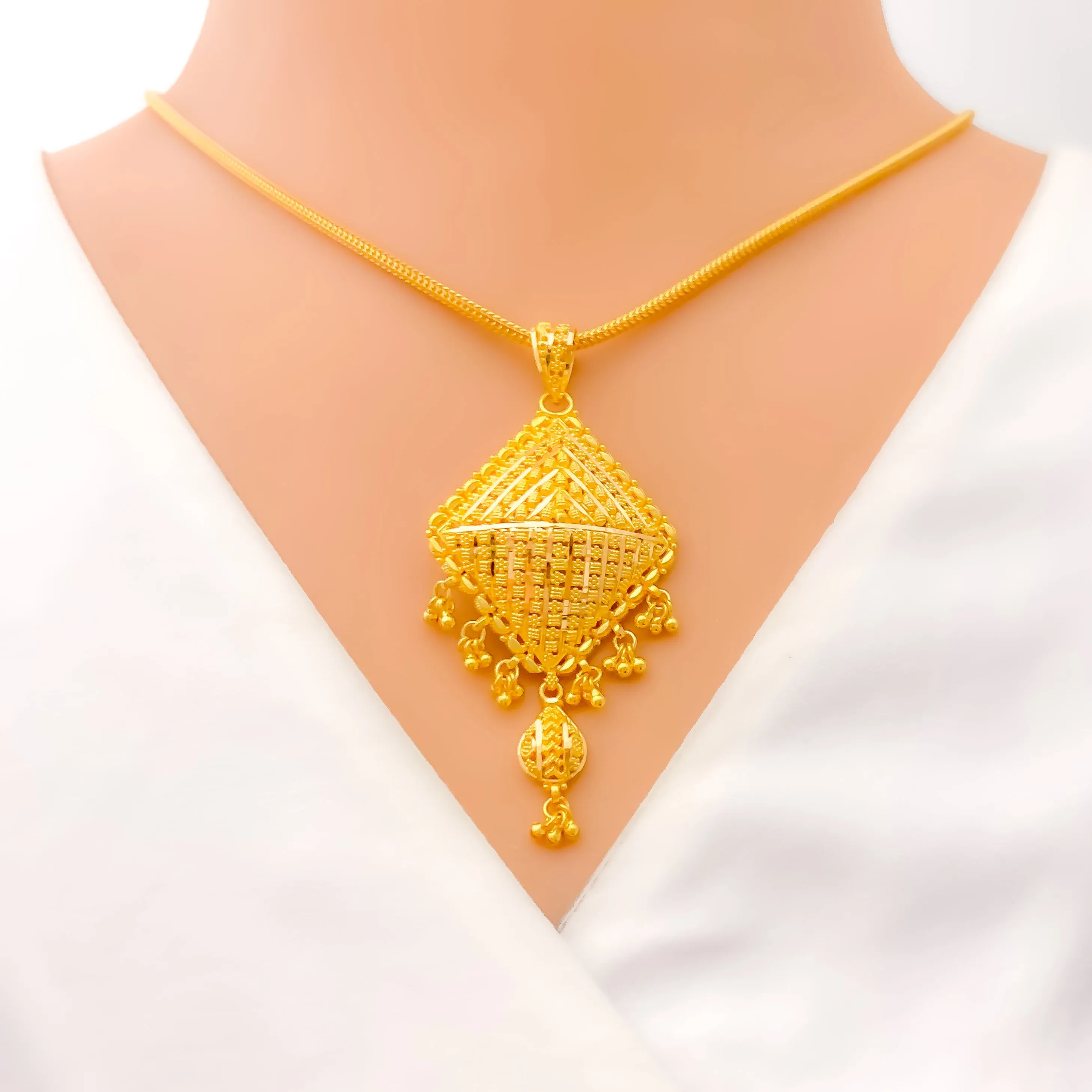 Lavish Twinkling Striped 22k Gold Pendant Set