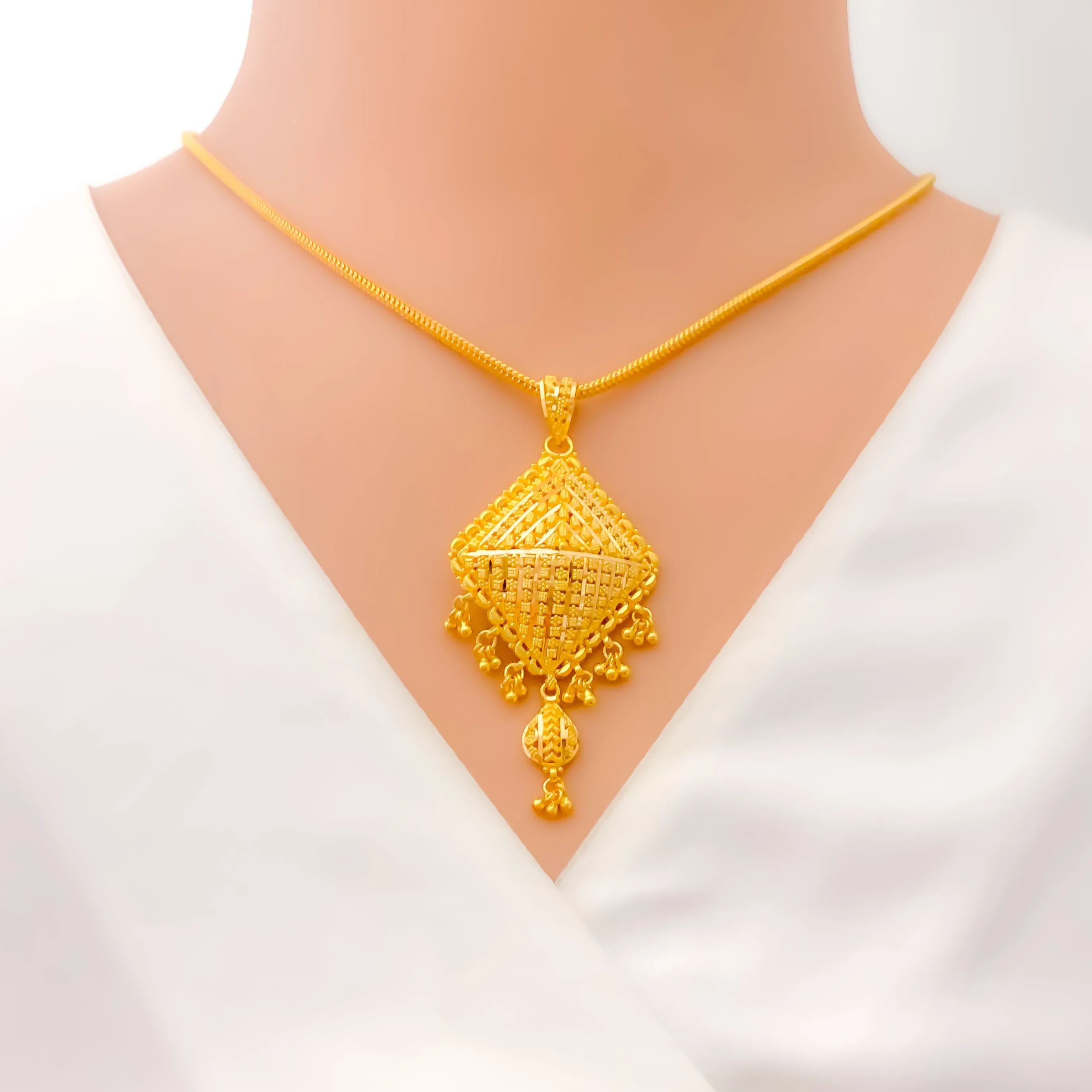 Lavish Twinkling Striped 22k Gold Pendant Set