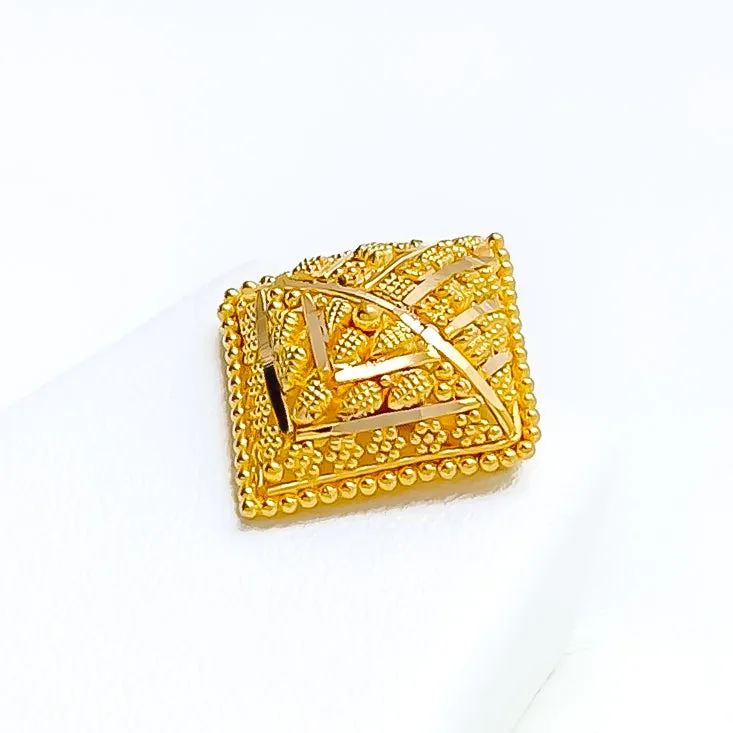 Lavish Twinkling Striped 22k Gold Pendant Set