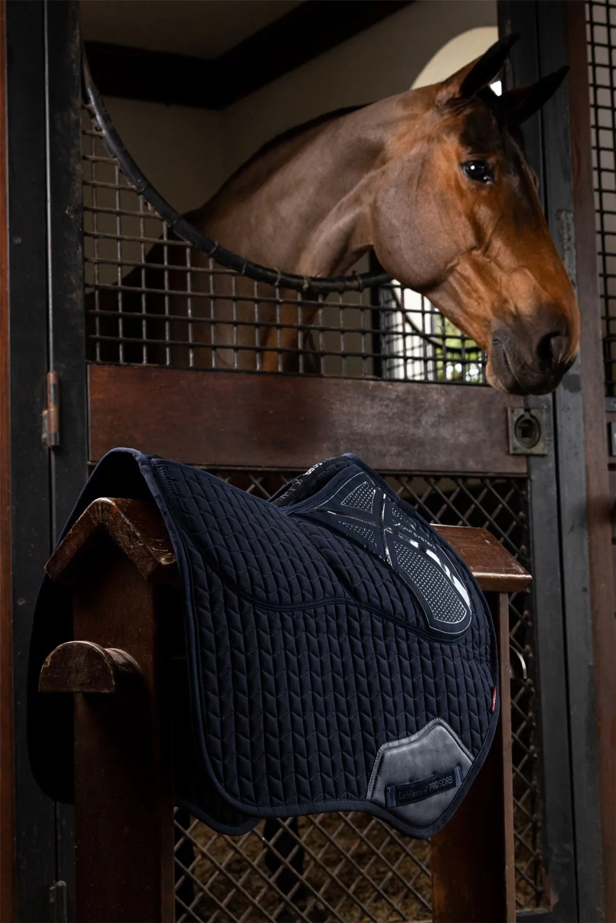 LeMieux ProSorb Plain 2 Pocket Close Contact Square