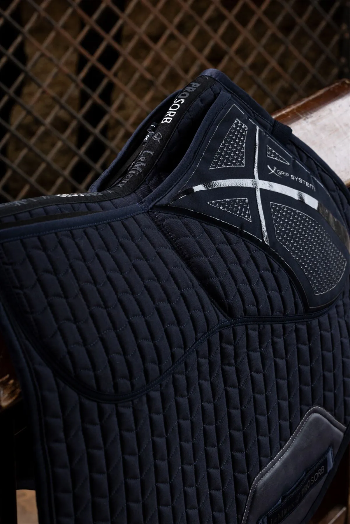LeMieux ProSorb Plain 2 Pocket Close Contact Square