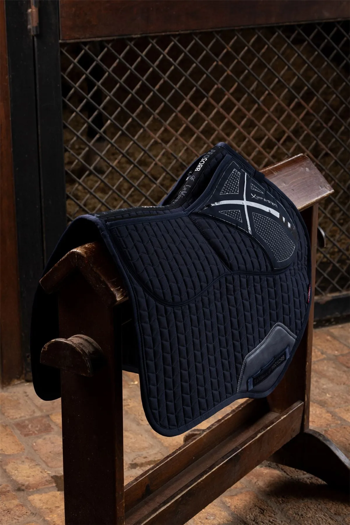 LeMieux ProSorb Plain 2 Pocket Close Contact Square
