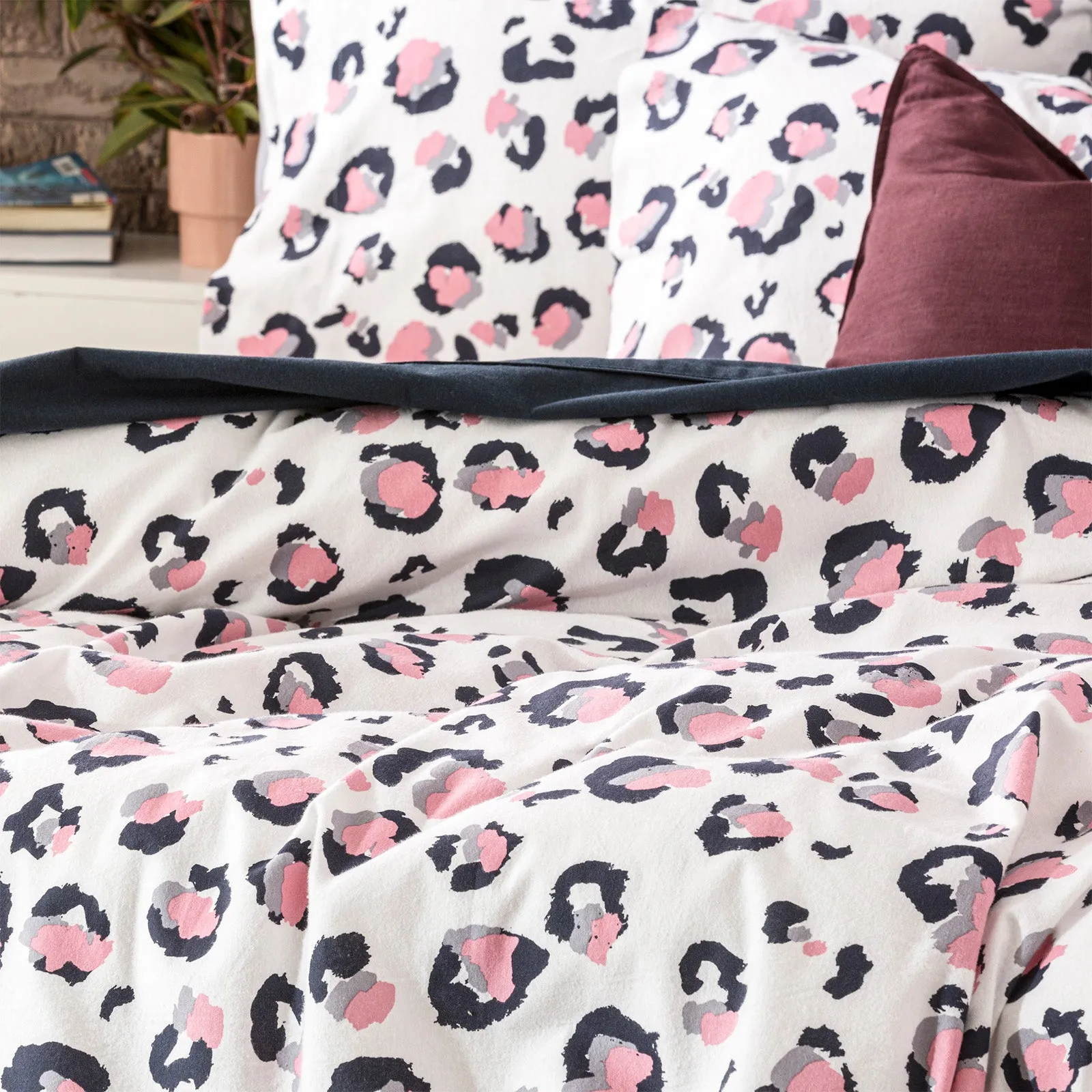Park Avenue 175 GSM Egyptian cotton Flannelette Quilt Cover set - Snow Leopard