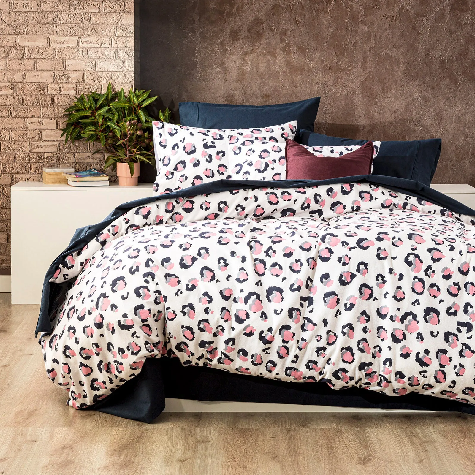 Park Avenue 175 GSM Egyptian cotton Flannelette Quilt Cover set - Snow Leopard