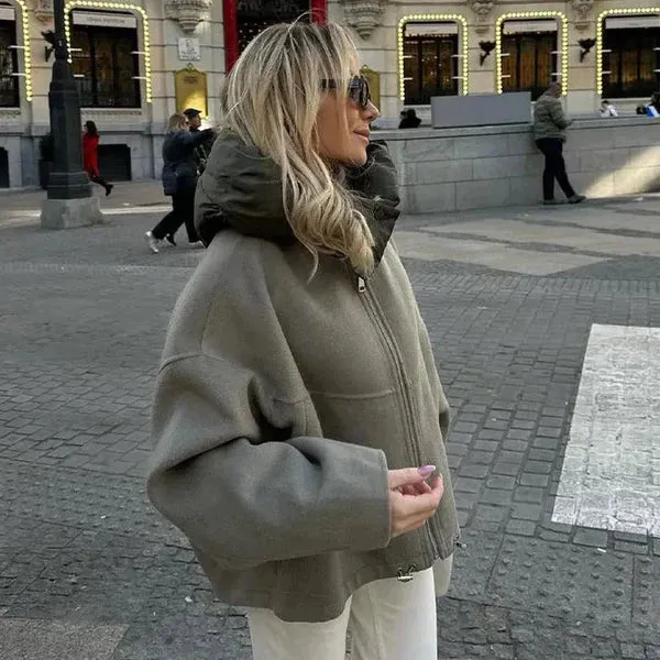 Reginald: Chic women's hooded jackets