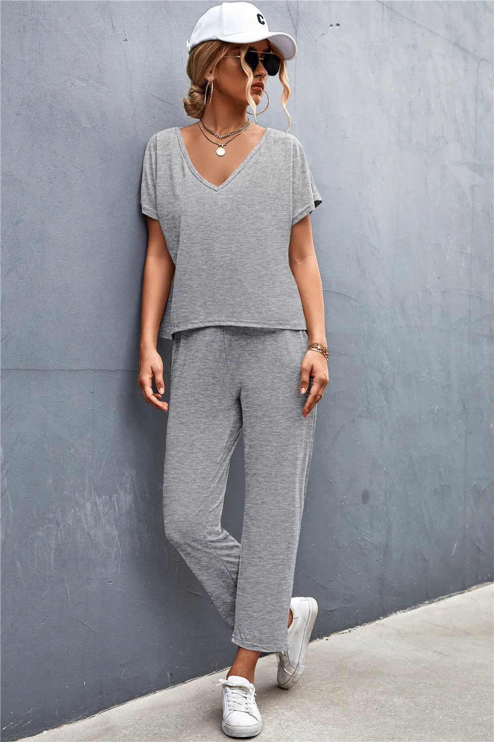 Solid Color And V-neck Short Sleeve Sports And Leisure Suit
