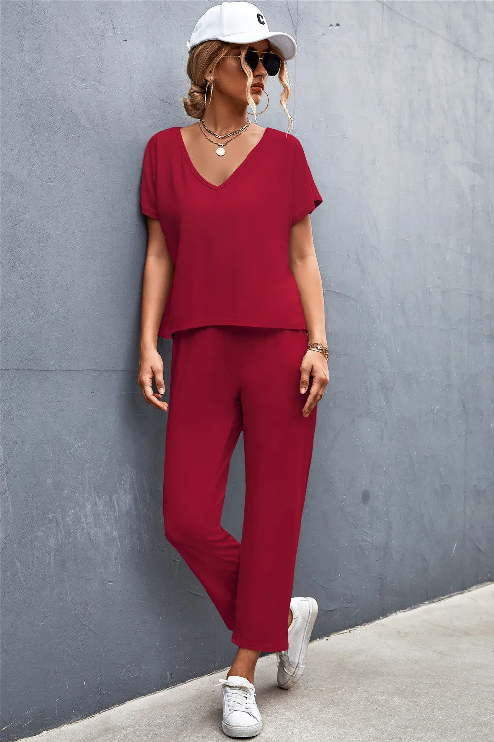 Solid Color And V-neck Short Sleeve Sports And Leisure Suit