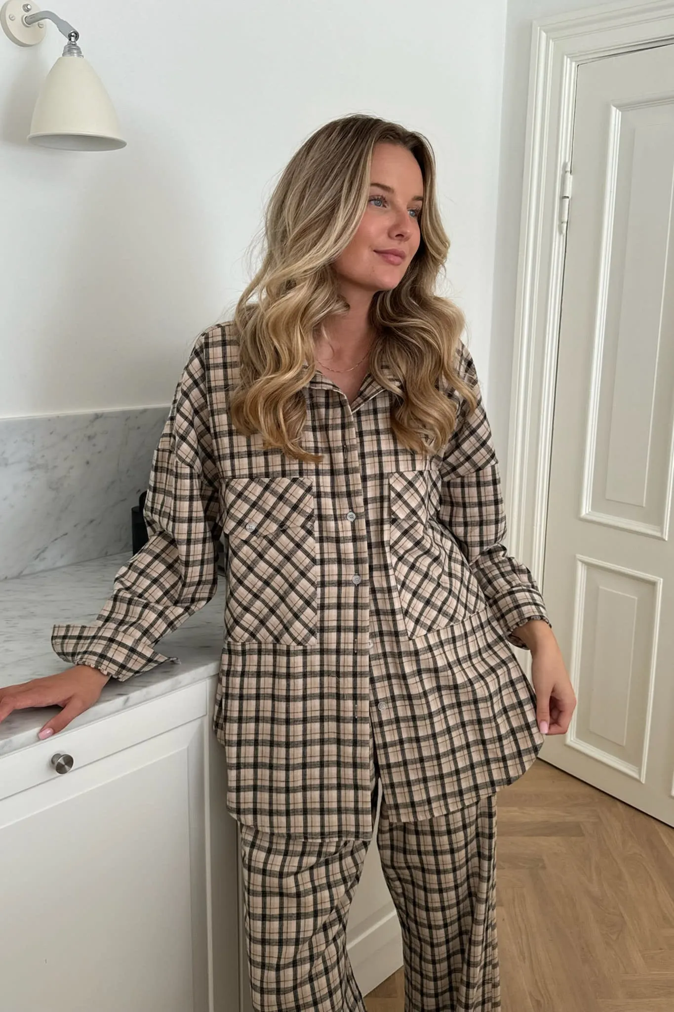 TheldaIC Skjorte - Beige Sort Ternet