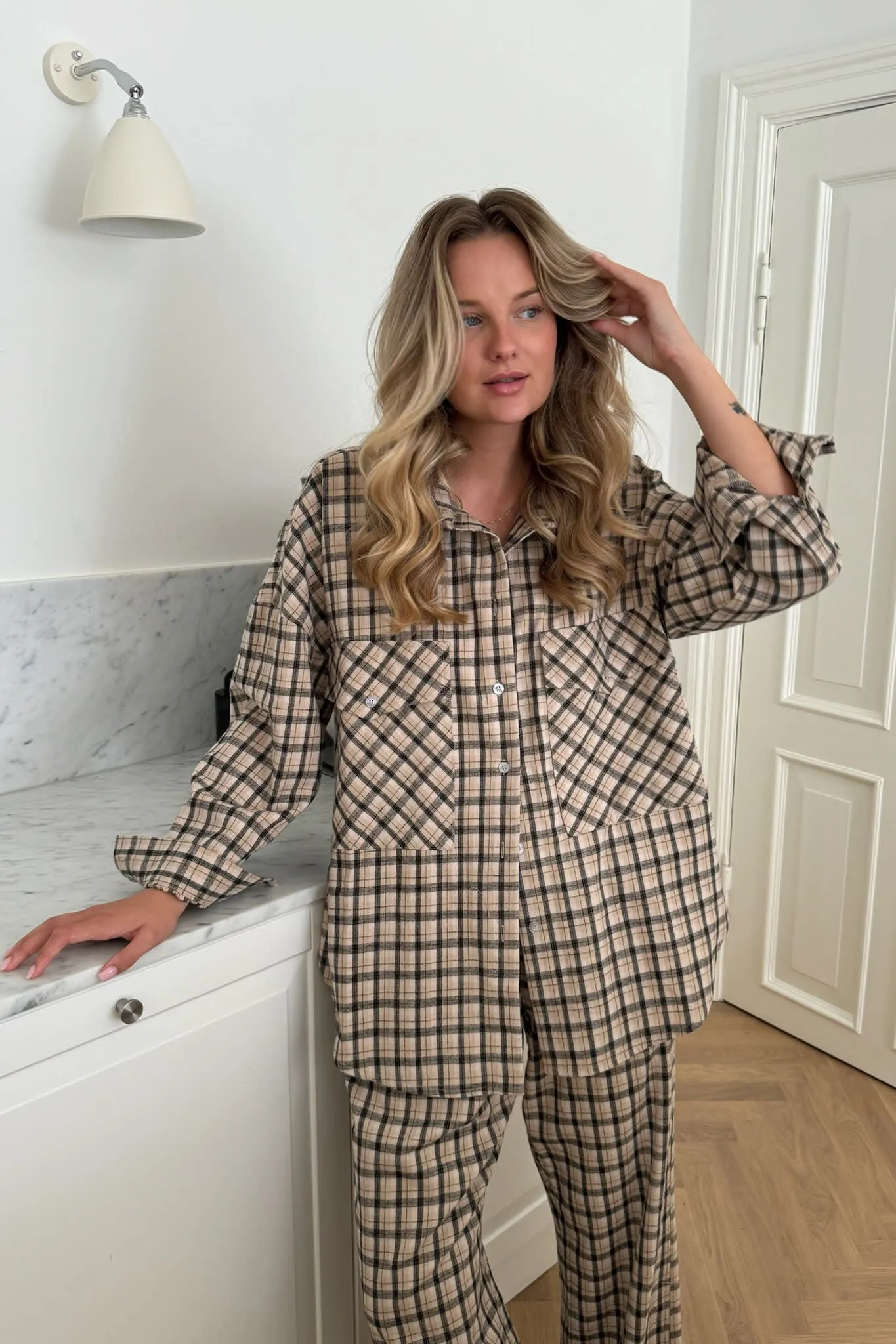 TheldaIC Skjorte - Beige Sort Ternet