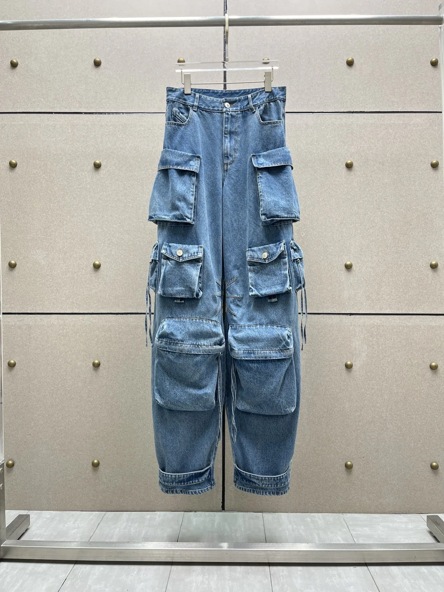 Women's Wide-leg Jeans With Multiple Pockets