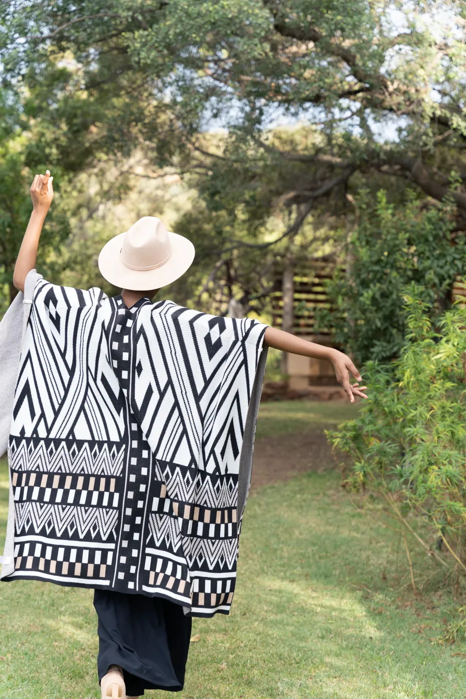 Zeitgeist Mens Block Poncho